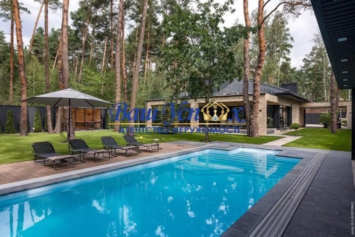 Продаж нового сучасного будинку з басейном в лісі. Плюти - фото 1