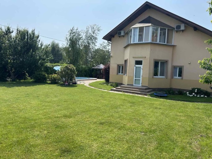 Продається будинок з басейном в селі Погреби - фото 1