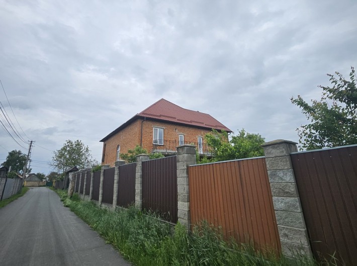 Продаж будинку га 12 сотках  в с. Рожни Броварський район. - фото 1