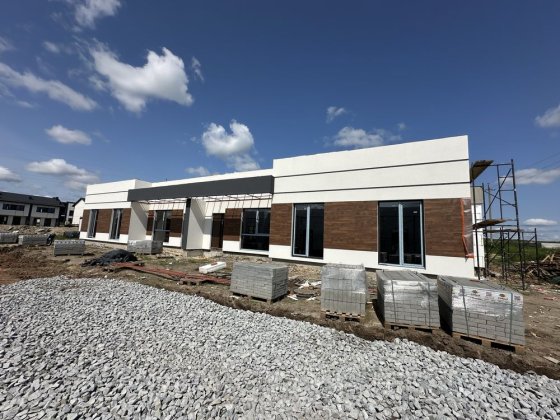 Котеджі  з  Міськими комунікаціями  , готові до ремонту! Рівне