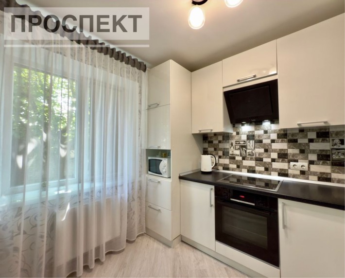 Продам будинок з ремонтом ( Центр). Р-н маг. « Віста». - фото 1