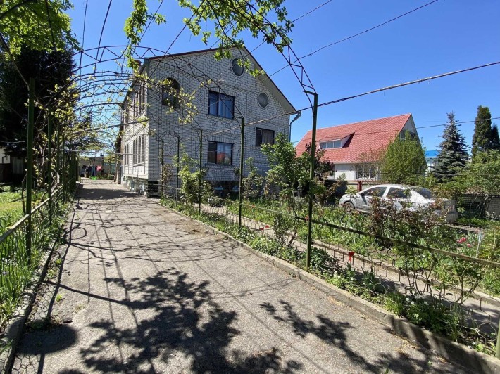 Продам будинок в селі Шкарівка, 4 км. від міста. - фото 1
