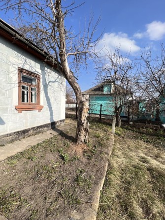 Будинок поруч з річкою - фото 1