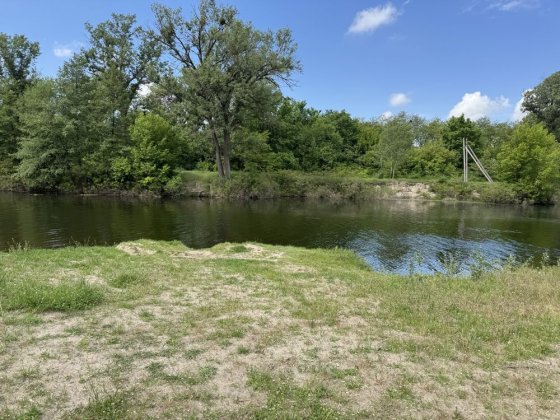 Продаж будинку та земельноі ділянку біля річки Полтава