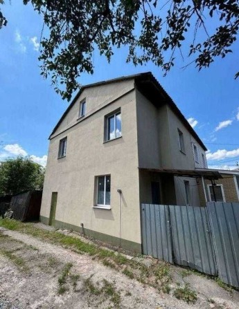 У продажу частина 2/х поверхового будинку з окремим двором - фото 1
