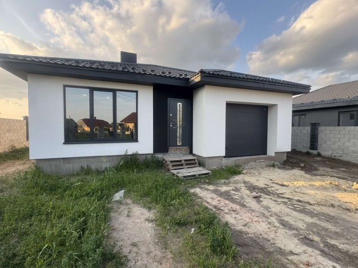 Продам американку 130 м2,з гаражем,бруківка,внутрішні роботи. - фото 1