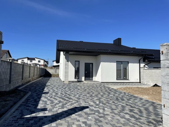 Продам котедж з  чистовими роботами+ділянка 5 сот Ровно