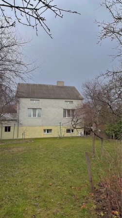 Продаж класного будинку в Червоних горах з ділянкою 10 сот. - фото 1
