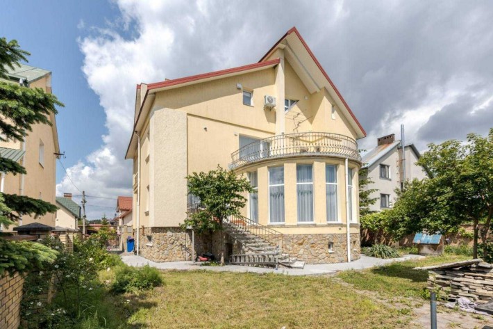 Продаж вишуканого будинку з сучасним ремонтом у м. Брюховичі - фото 1