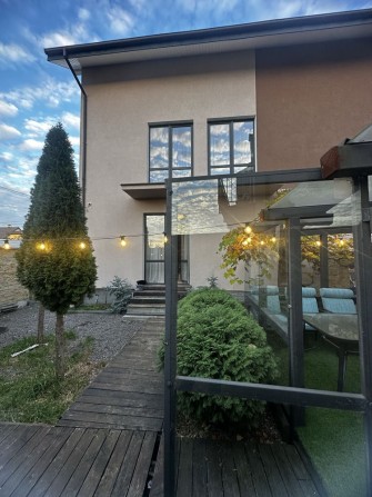 Продаж спареного котеджу в Рудно з ремонтом - фото 1