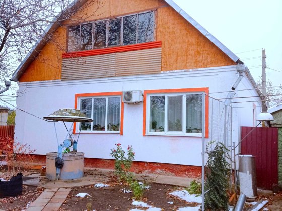 Двоповерховий Цегляний Будинок біля Тролейбусної Зупинки Розсошенці. Полтава