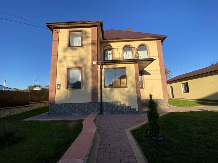 Продаж приватного будинку з великим гаражем - фото 1