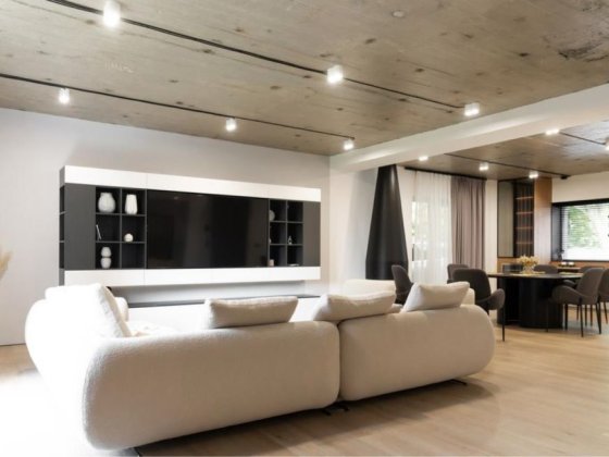 Продаж будинку з басейном ЦЕНТР Черновцы