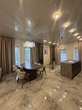 Продаж нового будинку з басейном. Площа 130 м.кв. - фото 1