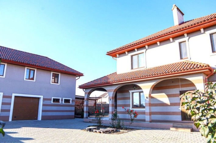 Продам шикарный дом в Лесках - фото 1