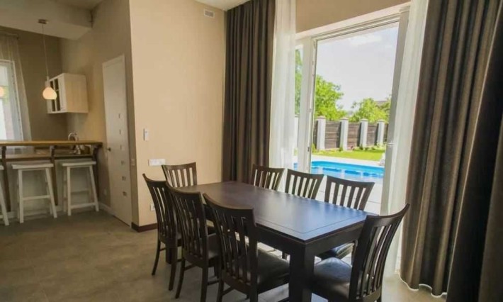 Продам двухэтажный дом 253 кв.м.,  Червоный Хутор. - фото 1