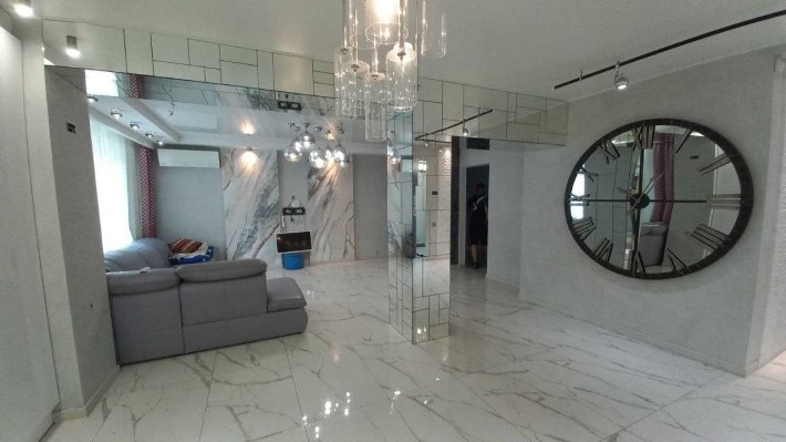 Продам капитальный 2-х этажный дом в Лесках - фото 1