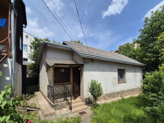 Продається будинковолодіння вул.Вокзальна (колишня вул.Гагаріна) Чернівці