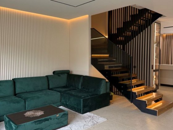 Продаж котеджу з дизайнерським ремонтом та меблями Ужгород