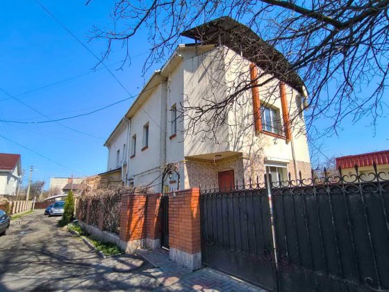Будинок з гаражем в центрі міста Черкаси Черкаси
