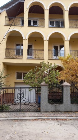 Продажа дома не далеко от центра - фото 1