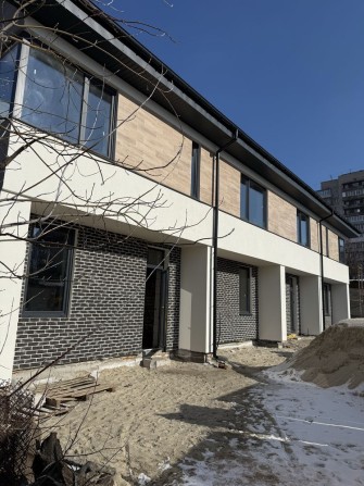 Продаж нових таунхаусів в центральній частині міста! - фото 1
