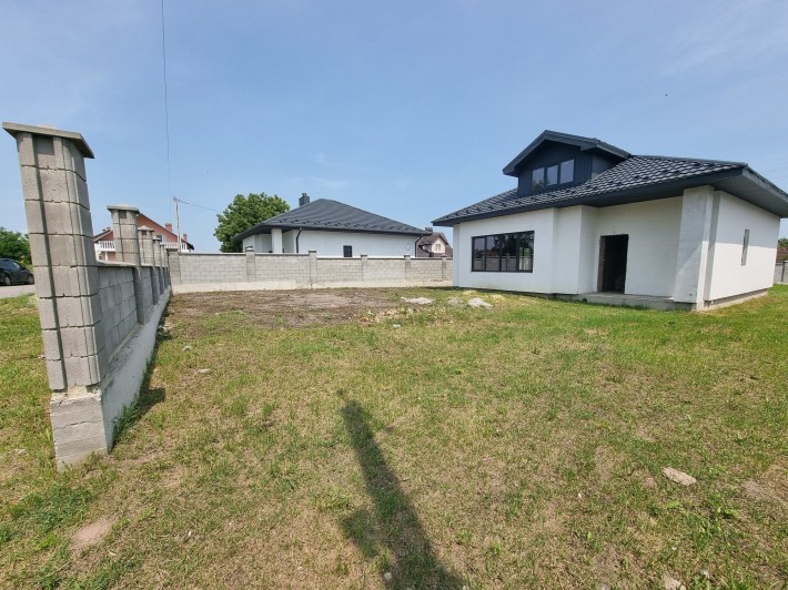 Продам будинок в місті. Тинне - фото 1