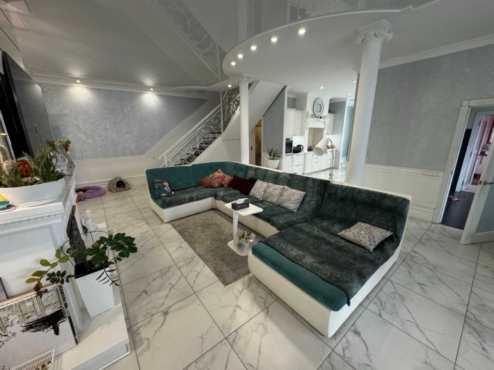 Будинок в перемісті Полтави, ремонт та меблі. 188 м кв, 17 соток землі - фото 1