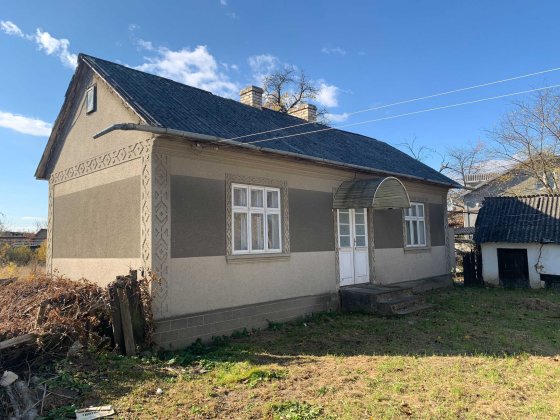 Два будинки на одному обійсті 40,м кв.+31м кв. 0.14га вул. Сінна. Черновцы