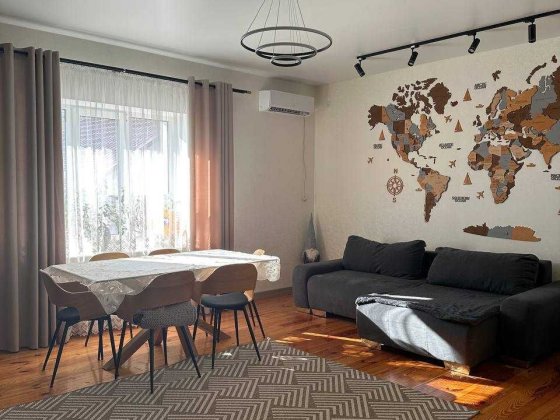 Двоповерховий будинок 240м2 з ремонтом та меблями,Держ.пограми(NN) Чернигов