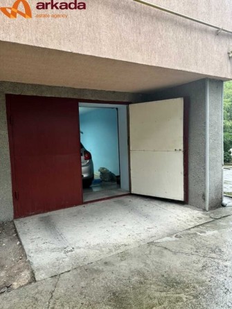 Продається гараж в центрі міста в будинку 21,8м2 - фото 1