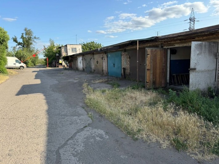 Продам гараж на ЮГоке, кооператив Комсомолец. - фото 1