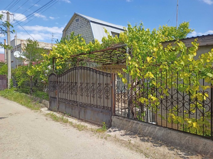ВЫГОДНО! Сухой лиман. Дом, гараж, летняя кухня-все жилое. За  35000. - фото 1