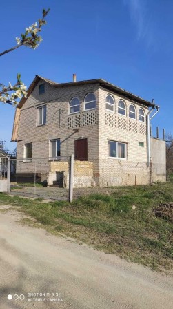 Добротный дом на берегу лимана.(СК Автолюбитель-1) - фото 1