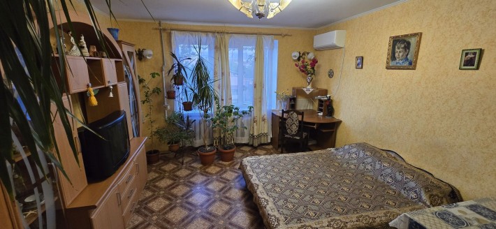 Здам світлу, простору кімнату дівчині у 2- кімнатній квартирі! - фото 1