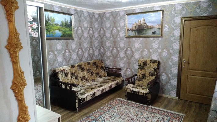 Здам дві кімнати у приватному будинку без комунальних, тихий центр. - фото 1