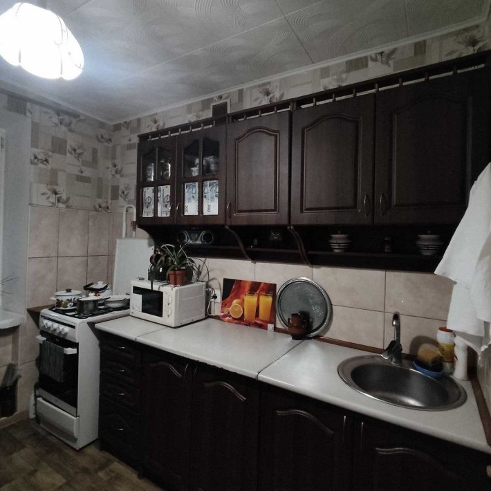 сдаётся отдельная , недорогая комната  , 2000 гривен в месяц за всё - фото 1