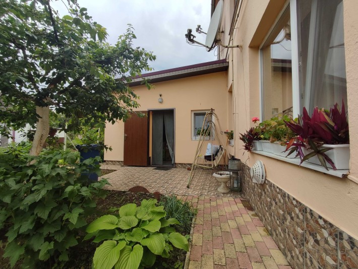 Продаж напів особняка. Ужгород. Центр (800 метрів). - фото 1
