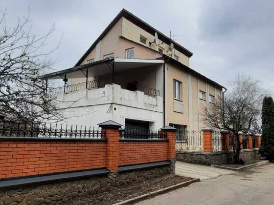 Центр. Продам будинок в елітному районі Полтава