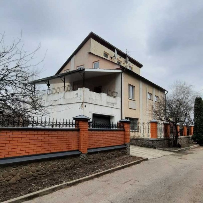 Центр. Продам комфортабельний будинок в елітному районі - фото 1