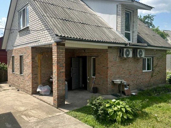 Двоповерховий будинок 94м2 з ремонтом,6 соток землі+гараж(NN) Чернигов