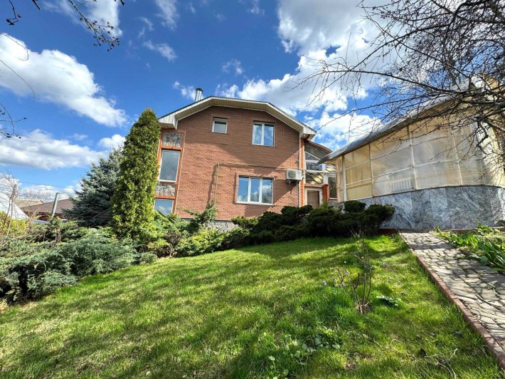 Великий будинок в центрі Полтави, 255 м², 15 соток, баня та басейн - фото 1