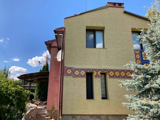 Продається  БУДИНОК на 2 входи із власною  СОНЯЧНОЮ ЕЛЕКТРОСТАНЦІ Полтава