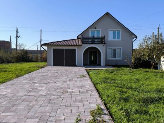 Окремо стоячий будинок Великій Кучорів біля заправки Чернівці