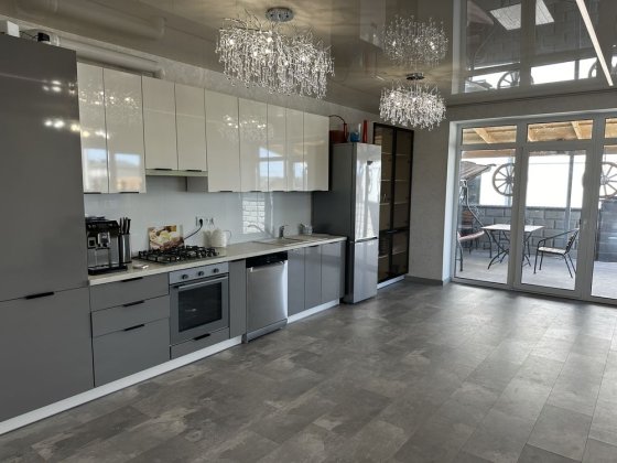 Продам сучасний котедж з гаражем і ремонтом Рівне