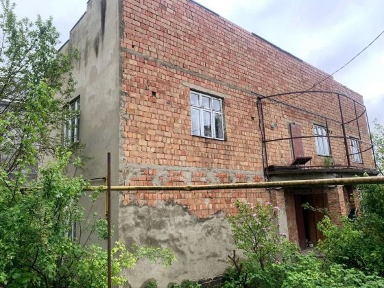 МІ Продається господарство в центрі Чернівців біля резиденції ЧНУ Черновцы