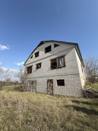 Будинок в мальовничій місцевості - фото 1