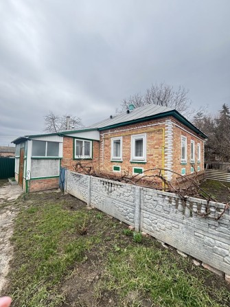Просторий будинок з великою ділянкою землі - фото 1