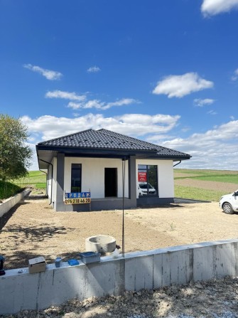 Будинок біля міста. Обарів. Школа - фото 1