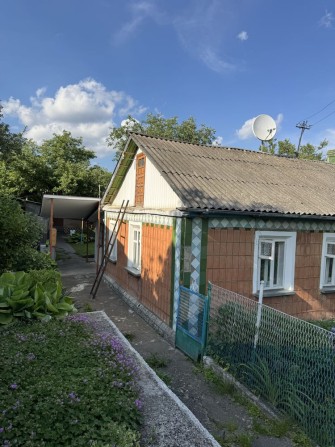 Будинок в затишному місці з великим подвірям - фото 1